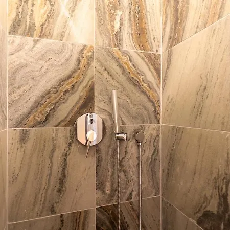 Brand New Stylish Principe Real With Patio * Лиссабон