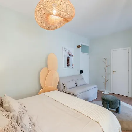 Brand New Stylish Principe Real With Patio Лиссабон