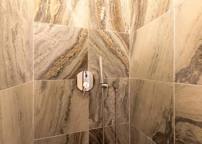 Brand New Stylish Principe Real With Patio * Лиссабон