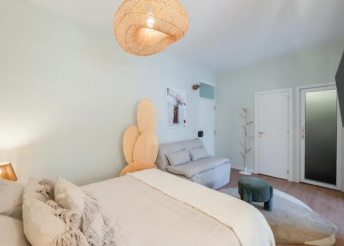 Brand New Stylish Principe Real With Patio Лиссабон