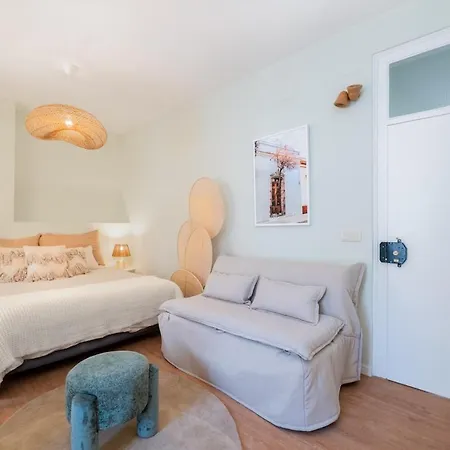 Brand New Stylish Principe Real With Patio * ליסבון